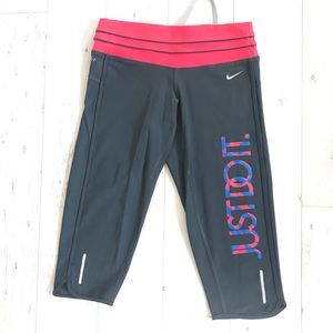 Nike dri-fit mid-length leggings - size XS pocket